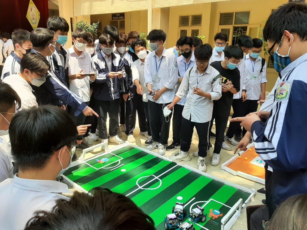 Game : ROBOT MBOT đá bóng.