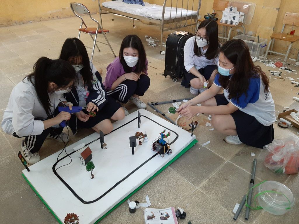 công tác chuẩn bị trải nghiệm STEM ROBOTICS.