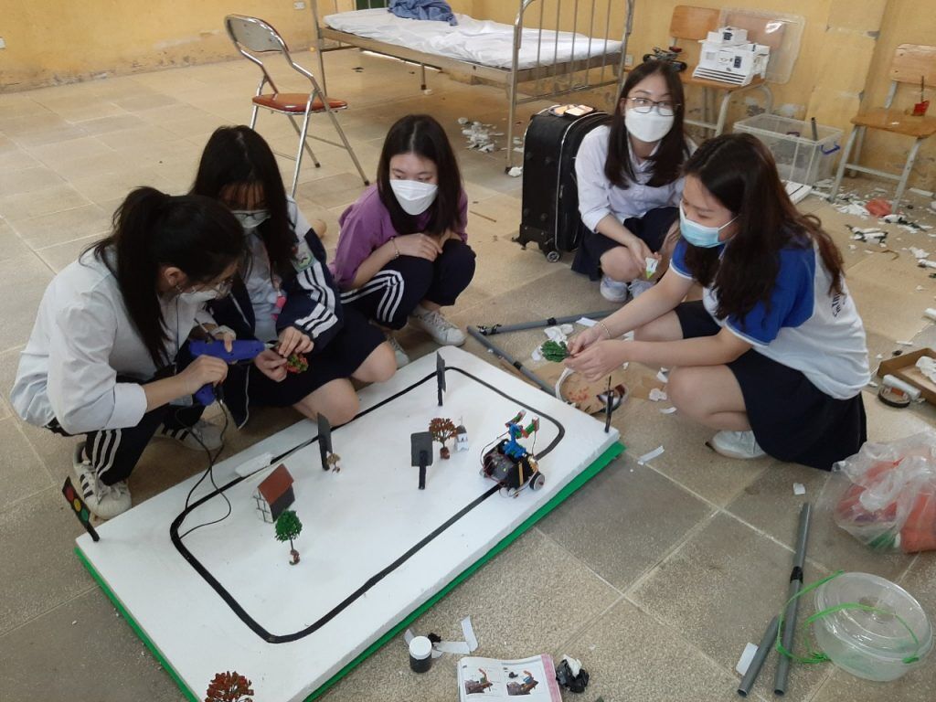 công tác chuẩn bị trải nghiệm STEM ROBOTICS.