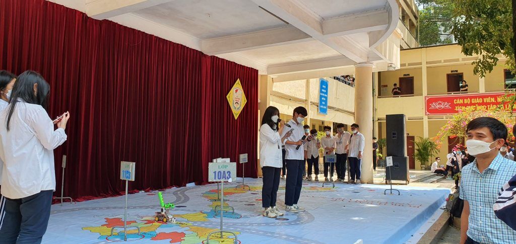 Sân khấu hội trường.